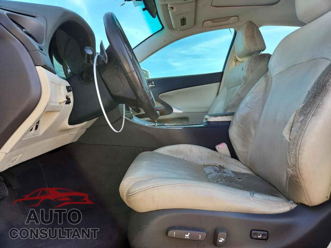 LEXUS IS 2011 - JTHBF5C28B2101164