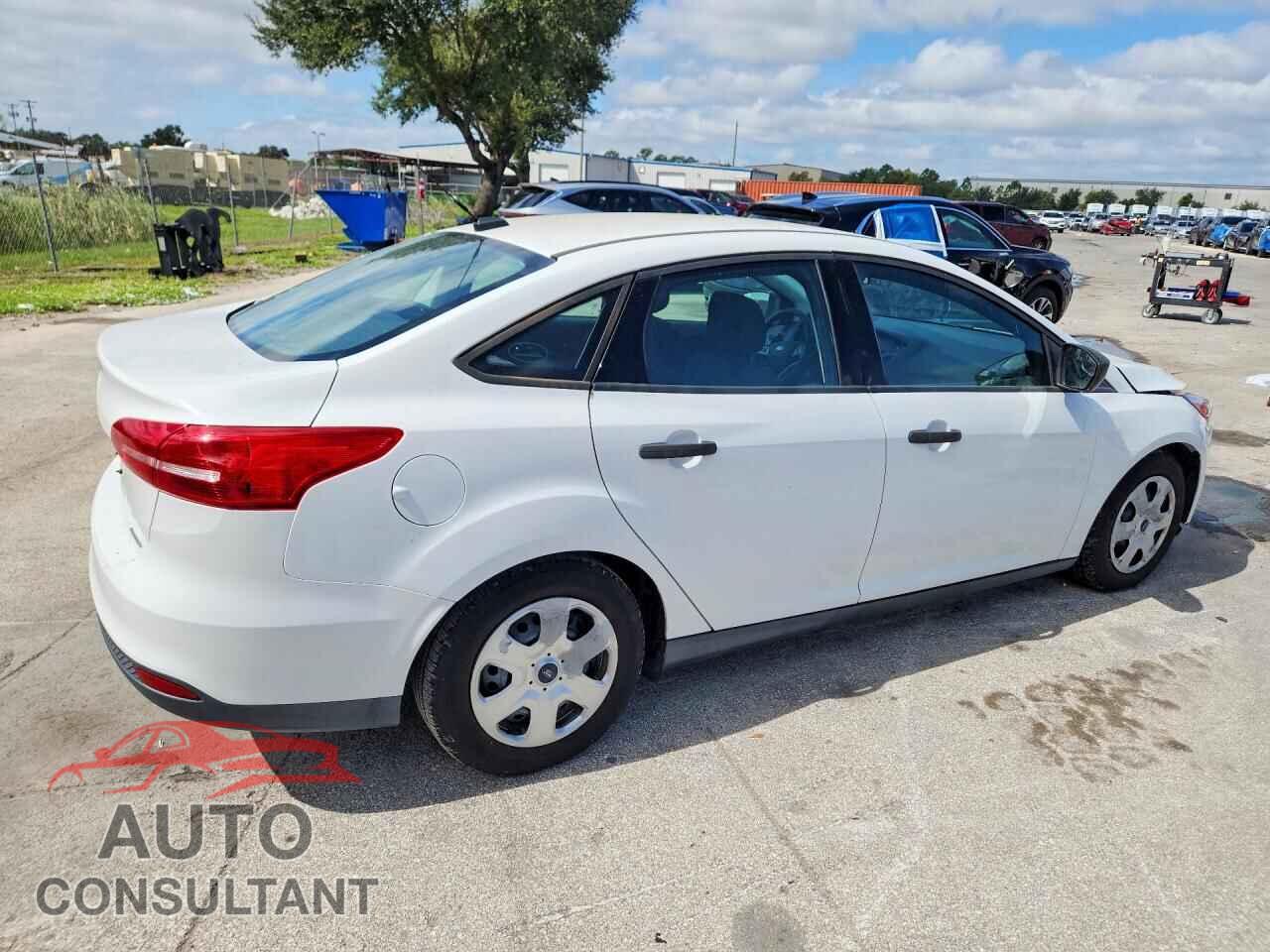 FORD FOCUS 2015 - 1FADP3E23FL322072