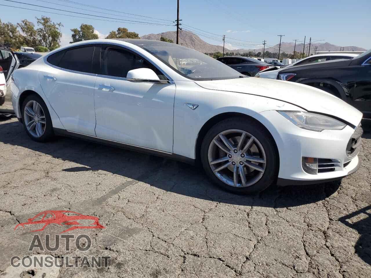 TESLA MODEL S 2013 - 5YJSA1CG1DFP26820