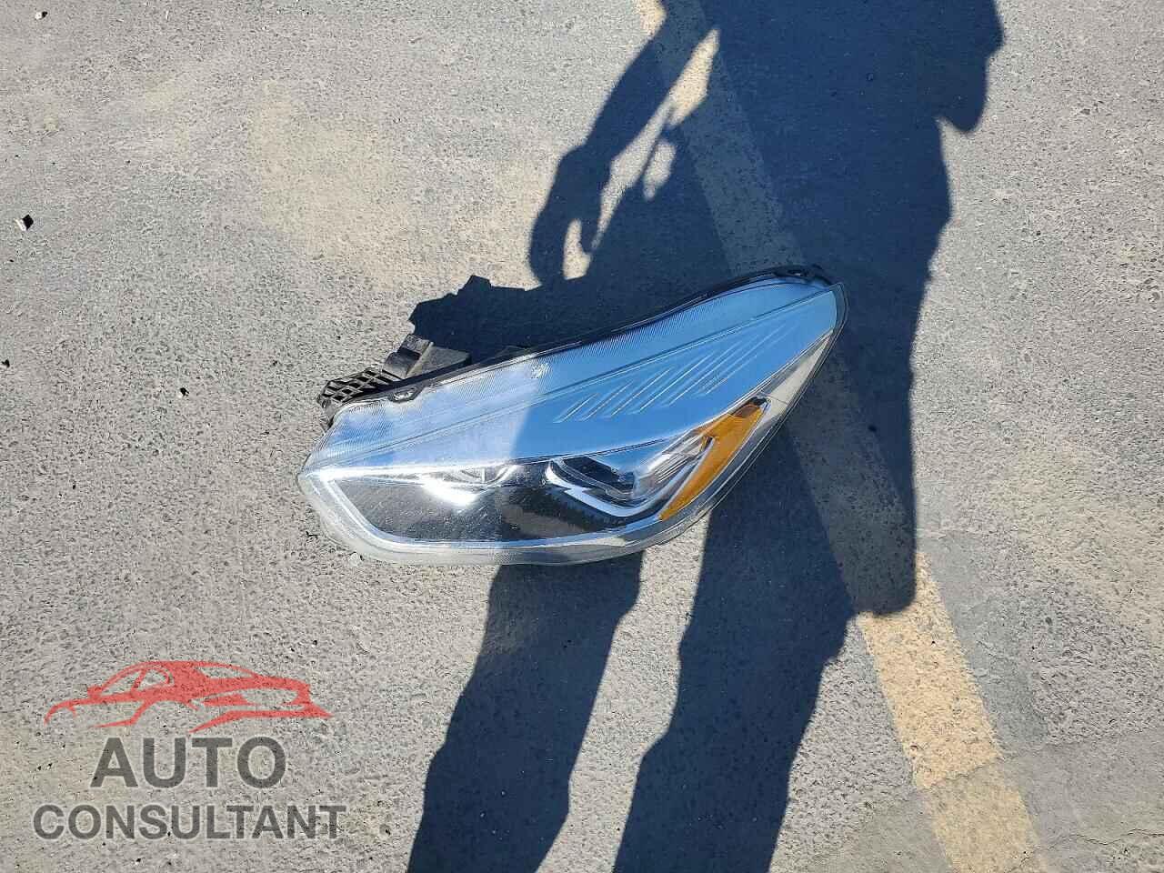 FORD ESCAPE 2017 - 1FMCU9J98HUD21836