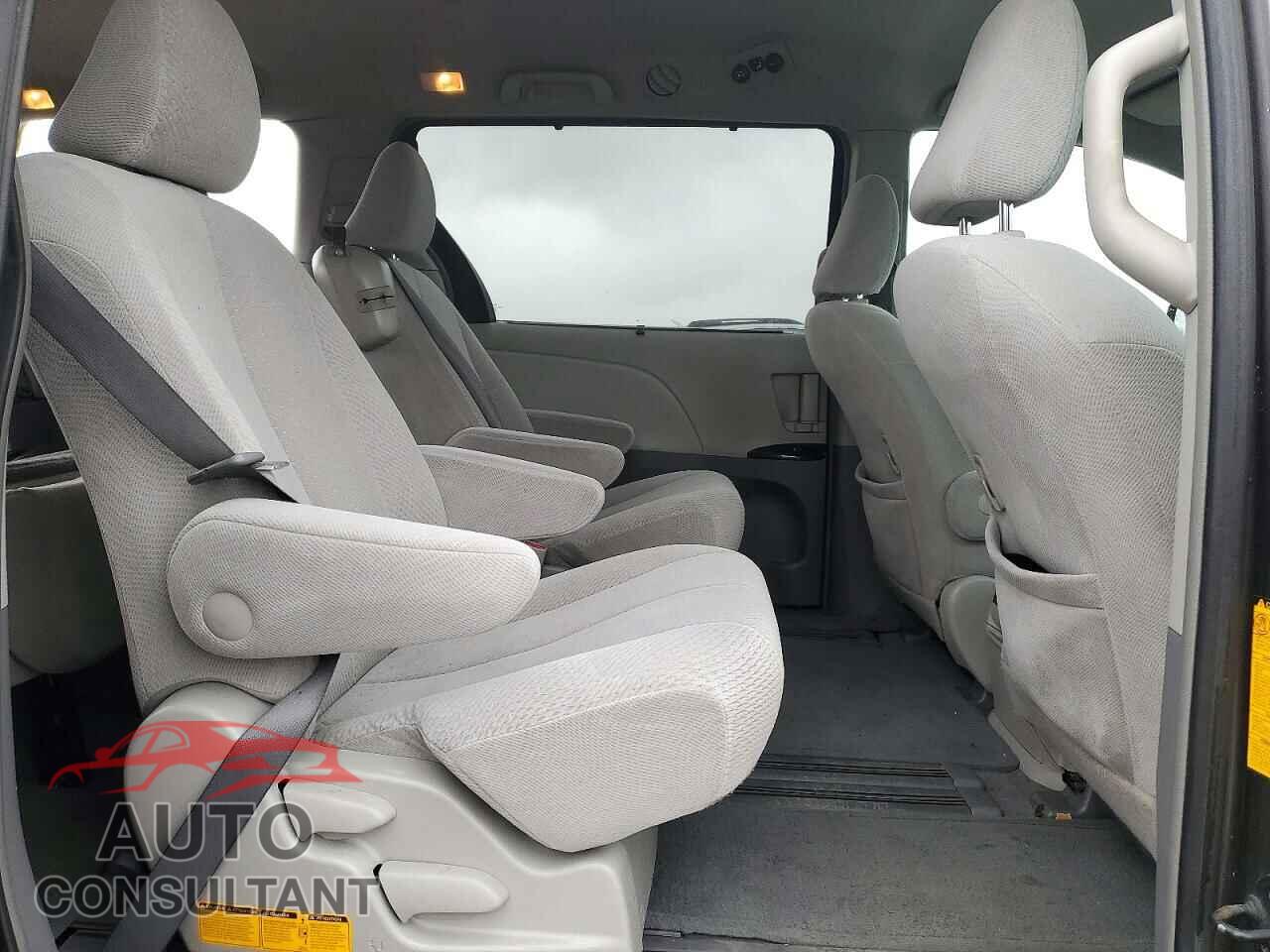 TOYOTA SIENNA 2011 - 5TDKK3DC7BS037006