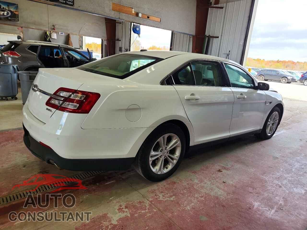 FORD TAURUS 2015 - 1FAHP2E85FG164620