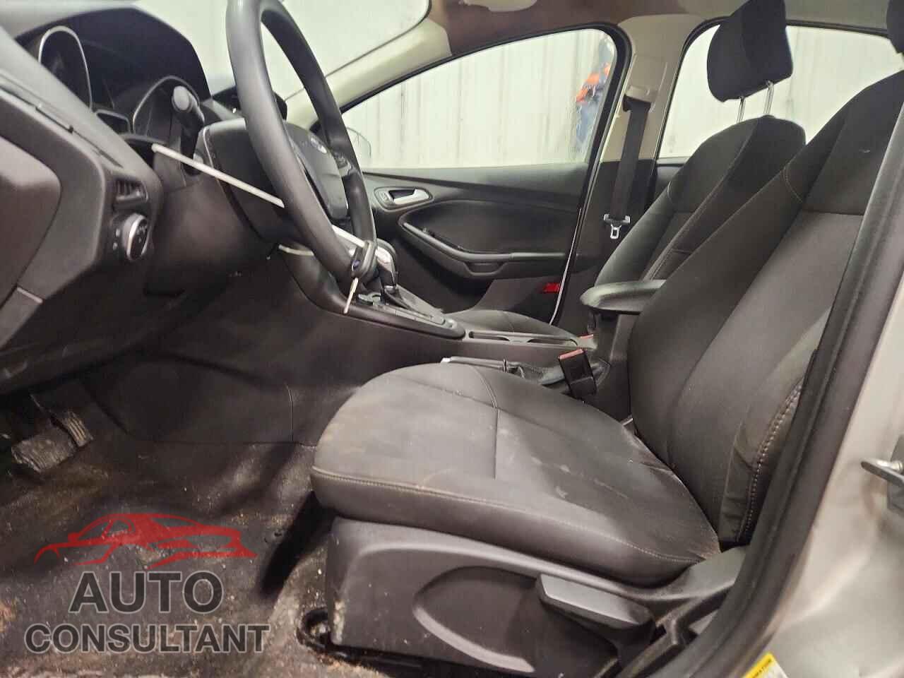 FORD FOCUS 2017 - 1FADP3FE8HL237403