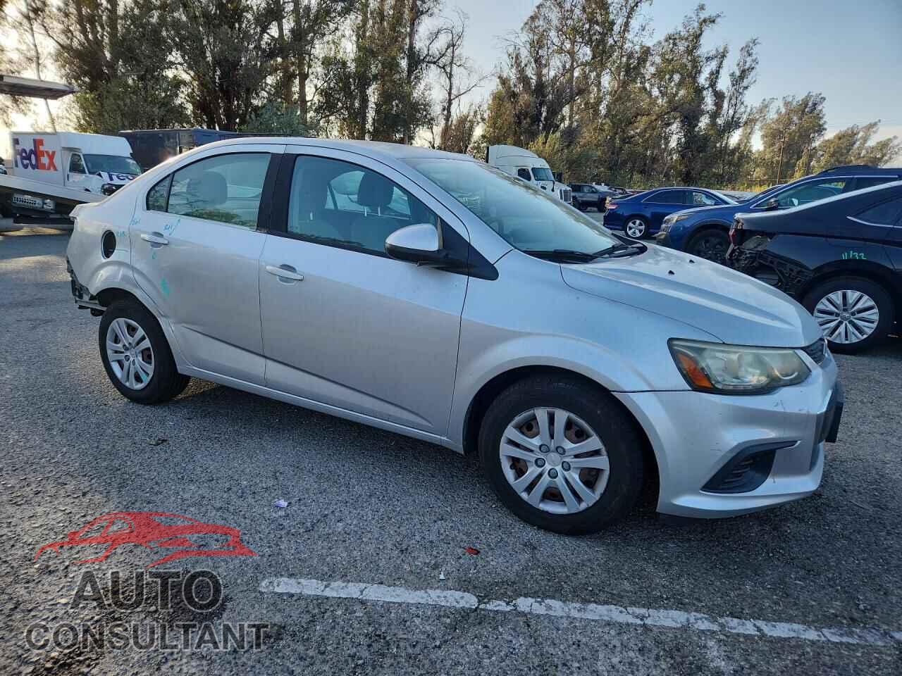 CHEVROLET SONIC 2017 - 1G1JB5SG4H4148848