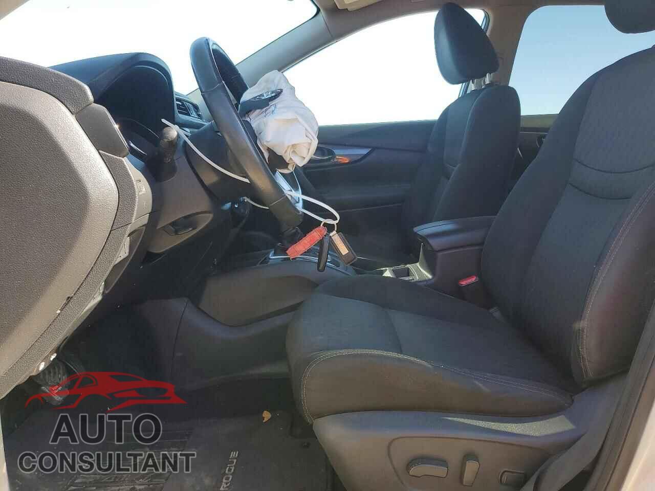 NISSAN ROGUE 2017 - KNMAT2MT4HP545262