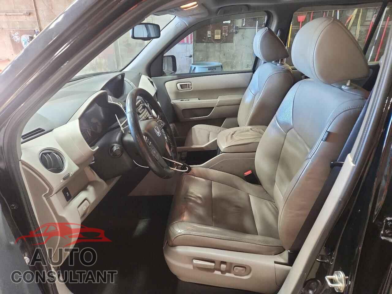 HONDA PILOT 2015 - 5FNYF4H71FB044948