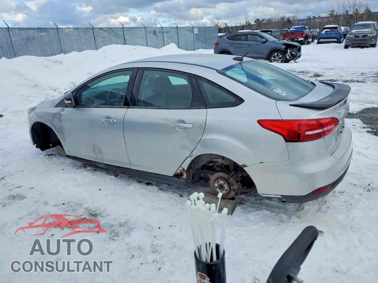 FORD FOCUS 2015 - 1FADP3F23FL337444
