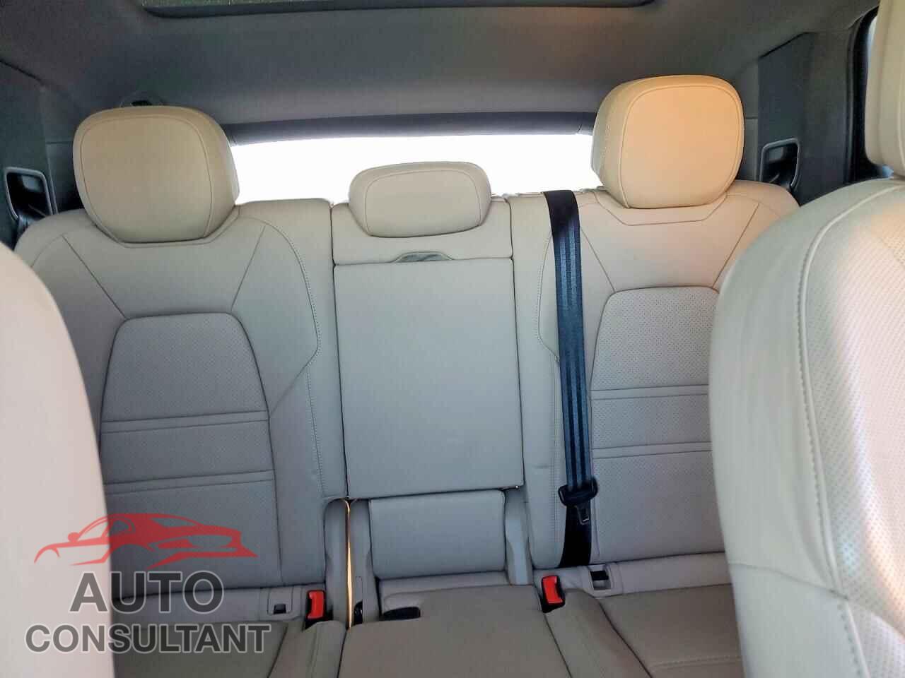 PORSCHE CAYENNE 2022 - WP1AA2AY2NDA01361