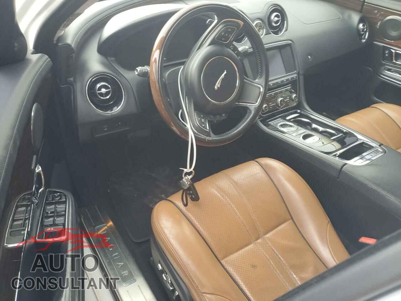 JAGUAR XJ 2017 - SAJWJ1CD7H8W03828