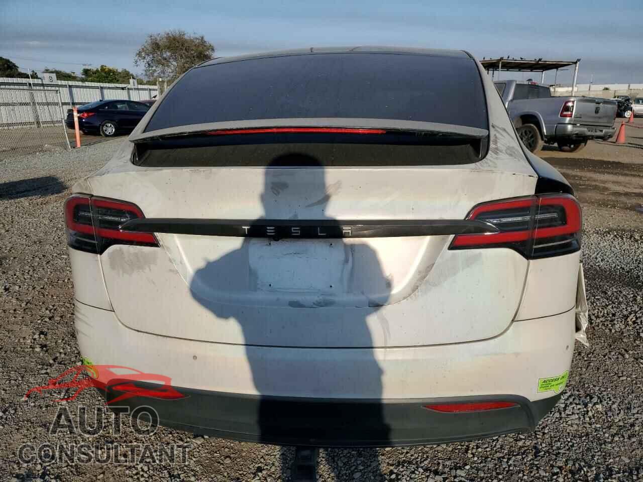 TESLA MODEL X 2017 - 5YJXCAE24HF064612