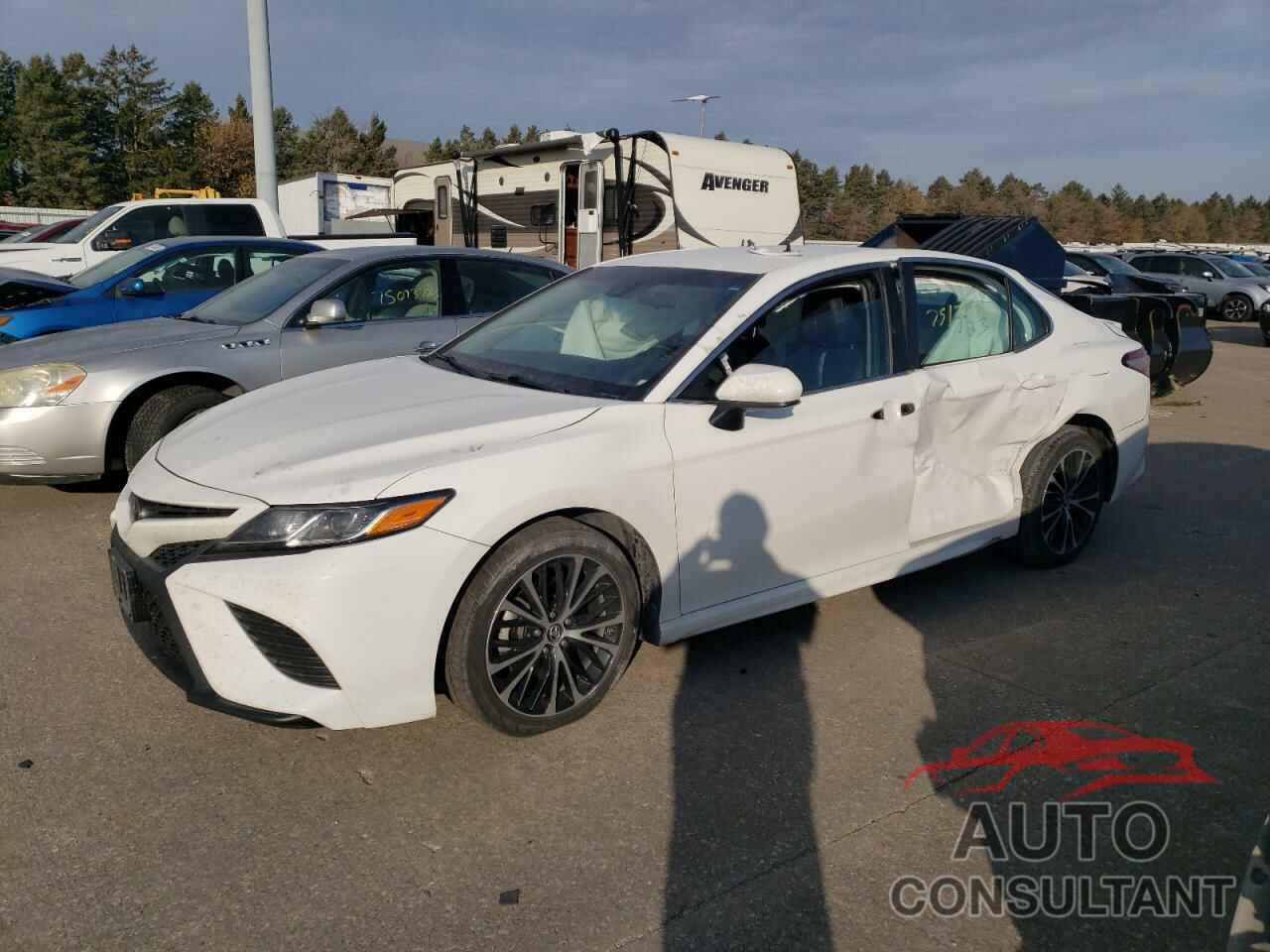 TOYOTA CAMRY 2018 - 4T1B11HK5JU084677