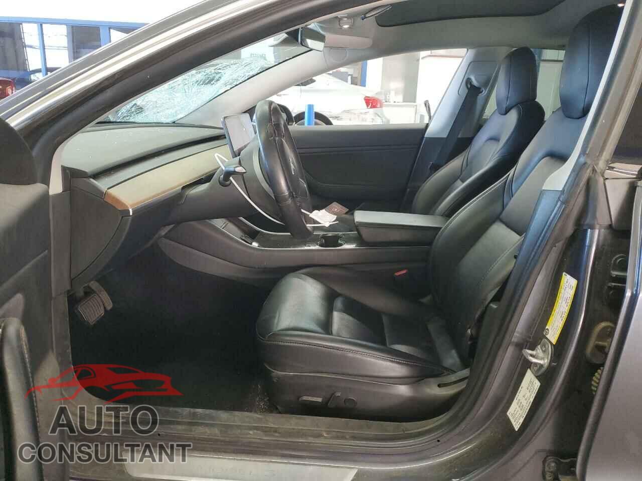 TESLA MODEL 3 2019 - 5YJ3E1EB7KF526581