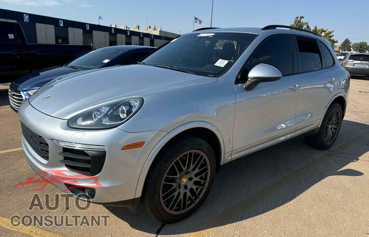 PORSCHE CAYENNE 2017 - WP1AA2A22HKA86696