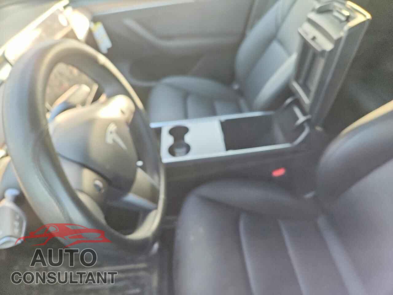 TESLA MODEL Y 2025 - 7SAYGAEE1SF291270
