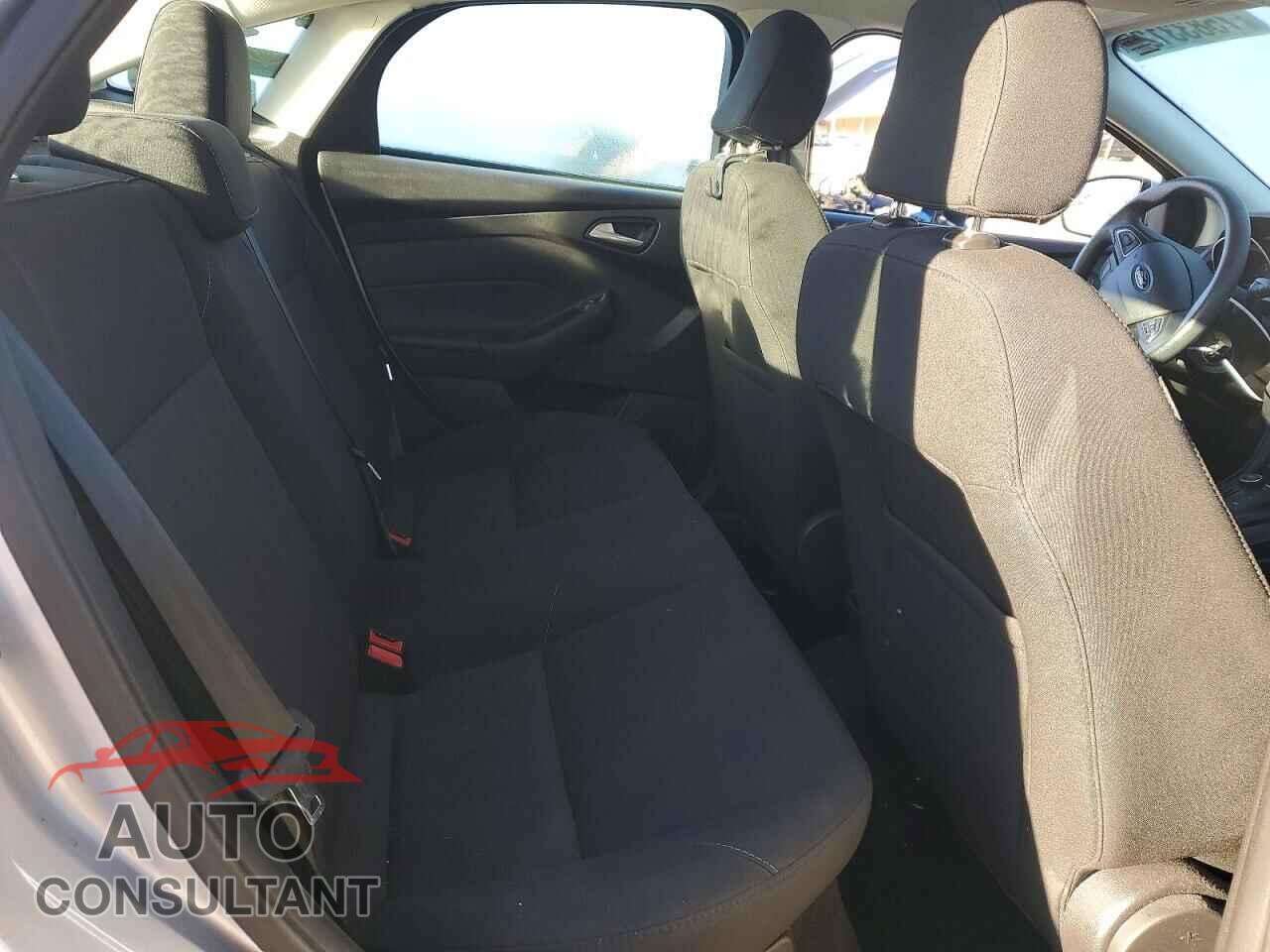FORD FOCUS 2017 - 1FADP3F27HL323615