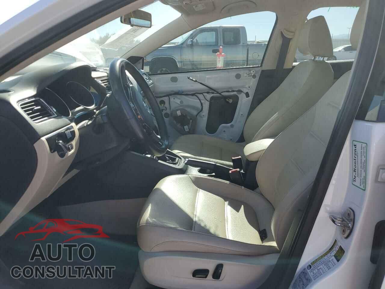 VOLKSWAGEN JETTA 2015 - 3VWLA7AJ2FM242527