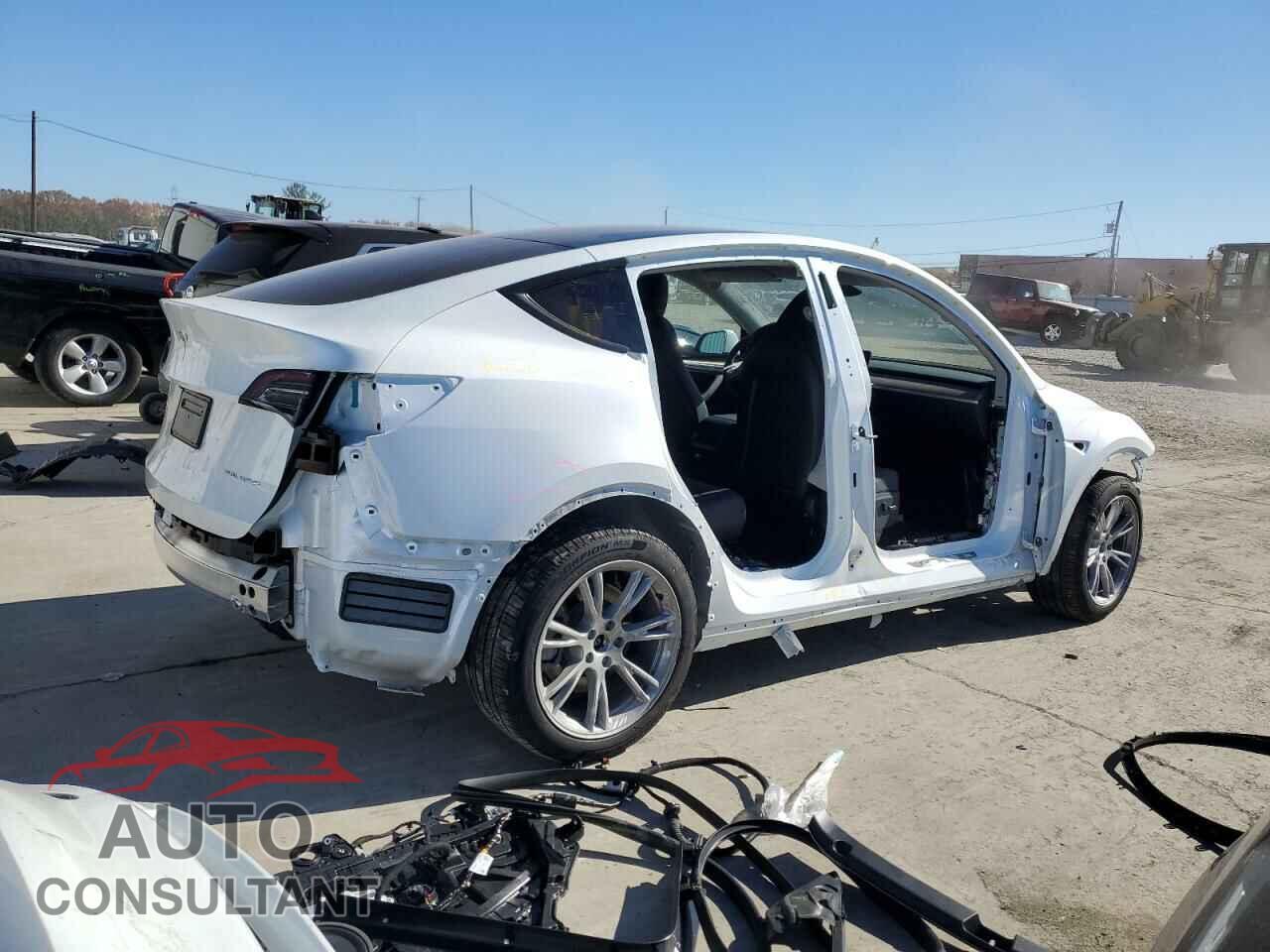 TESLA MODEL Y 2024 - 7SAYGDEE2RA270940