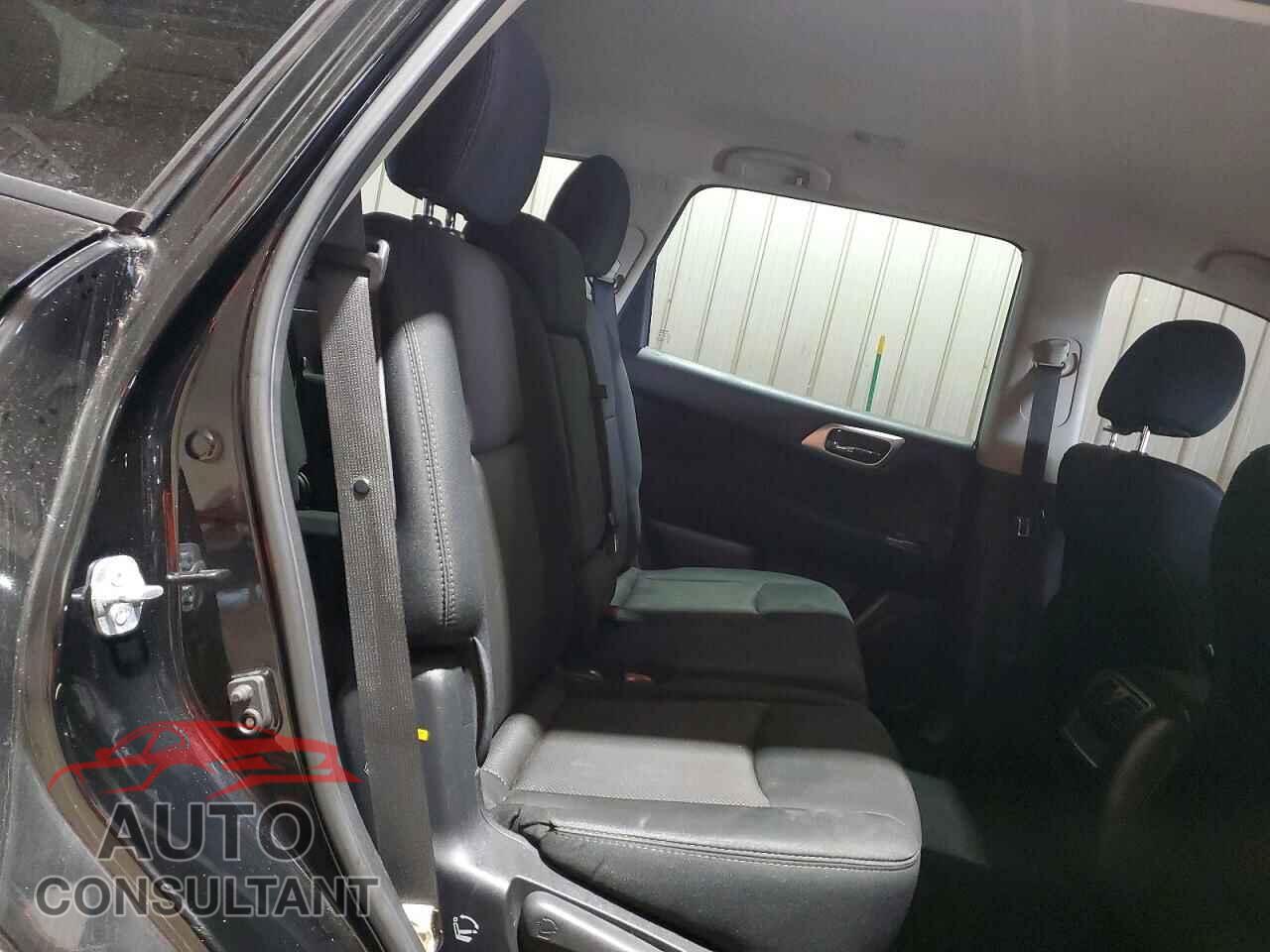 NISSAN PATHFINDER 2017 - 5N1DR2MM5HC655695