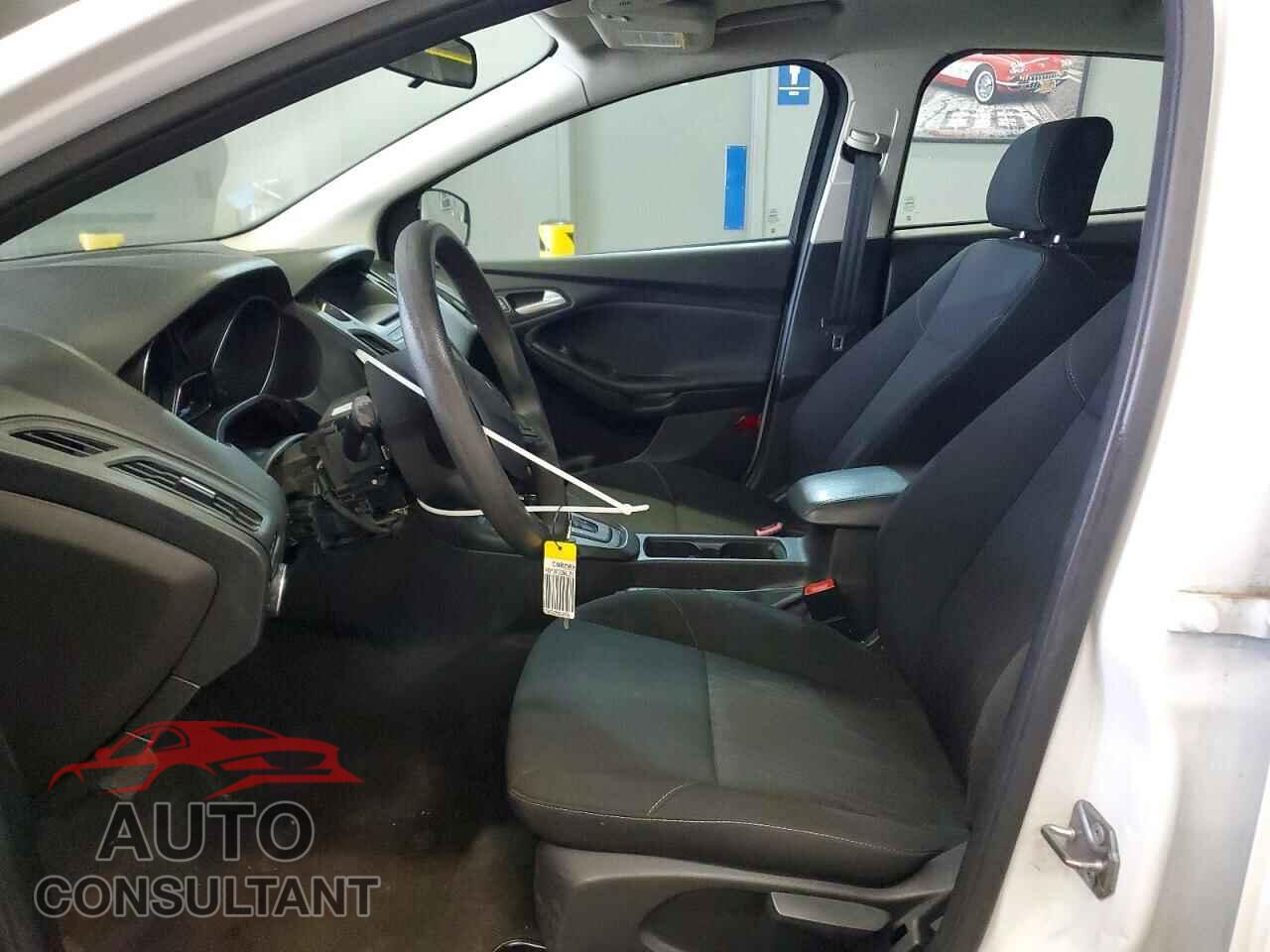 FORD FOCUS 2017 - 1FADP3F22HL216830