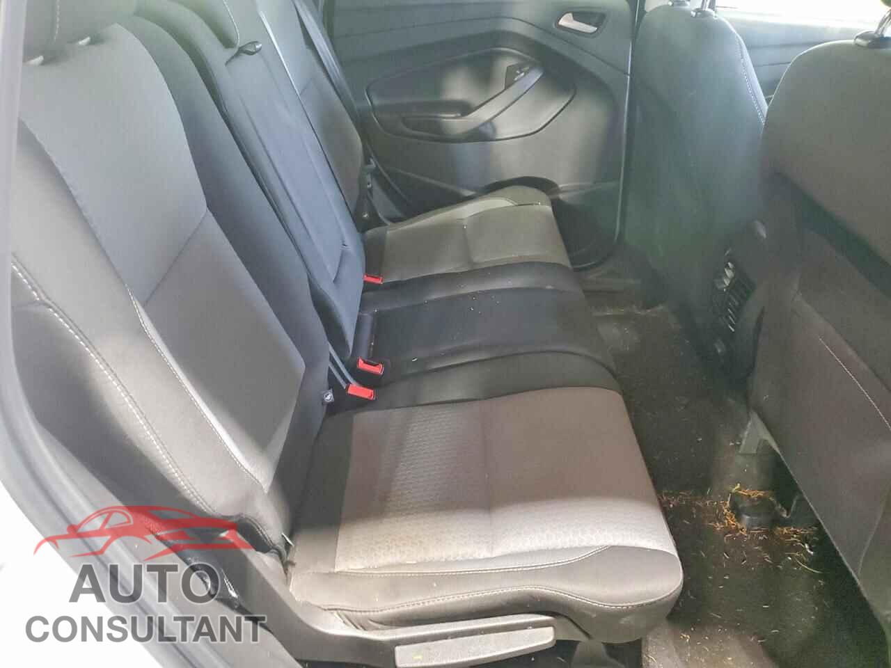 FORD ESCAPE 2017 - 1FMCU9GD0HUD02452