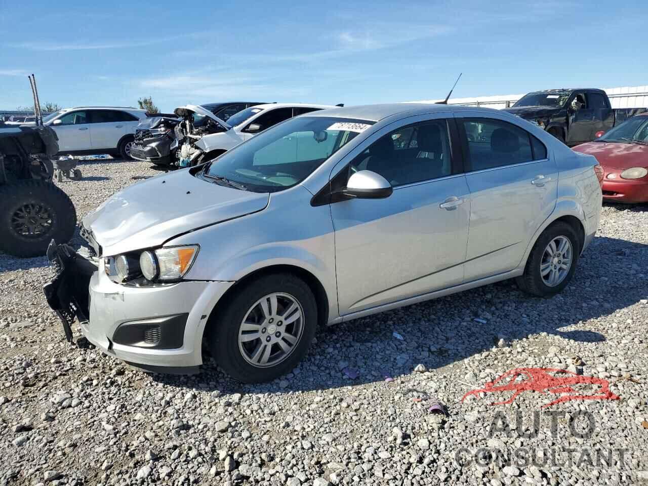 CHEVROLET SONIC 2014 - 1G1JC5SH0E4201045