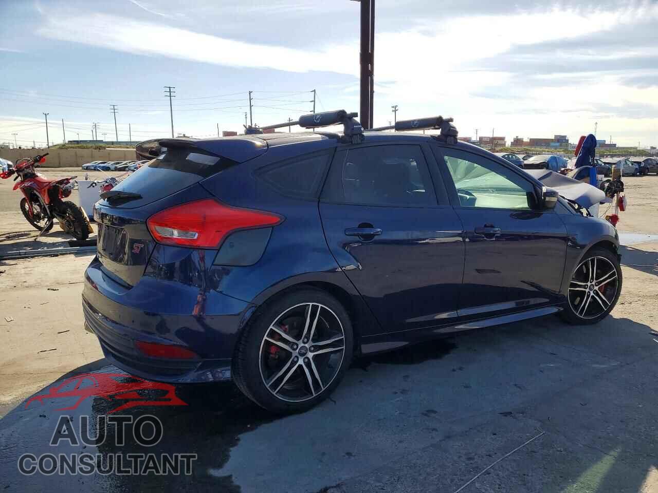 FORD FOCUS 2017 - 1FADP3L90HL237452