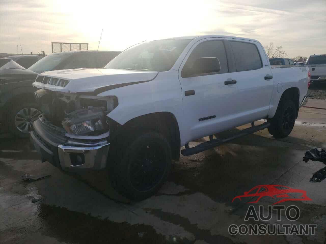 TOYOTA TUNDRA 2019 - 5TFDW5F14KX837857