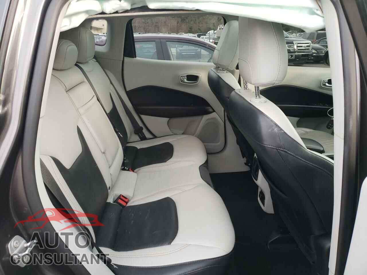 JEEP COMPASS 2018 - 3C4NJDCB7JT116517