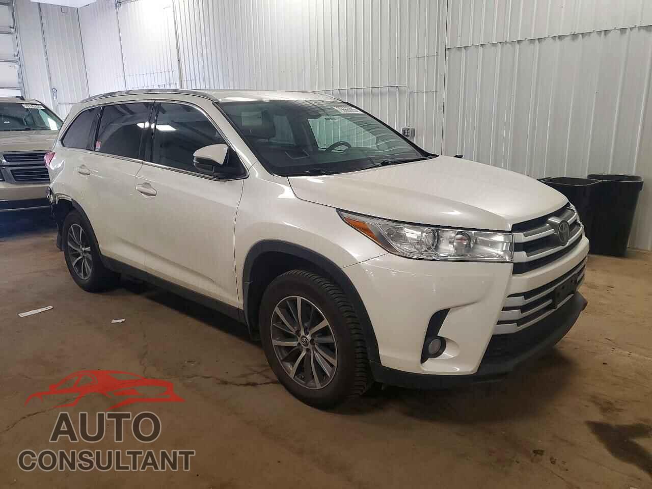 TOYOTA HIGHLANDER 2019 - 5TDJZRFH2KS562736