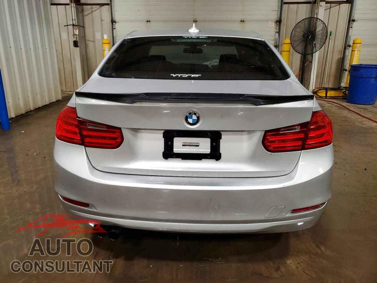 BMW 3 SERIES 2013 - WBA3C1G52DNR45002
