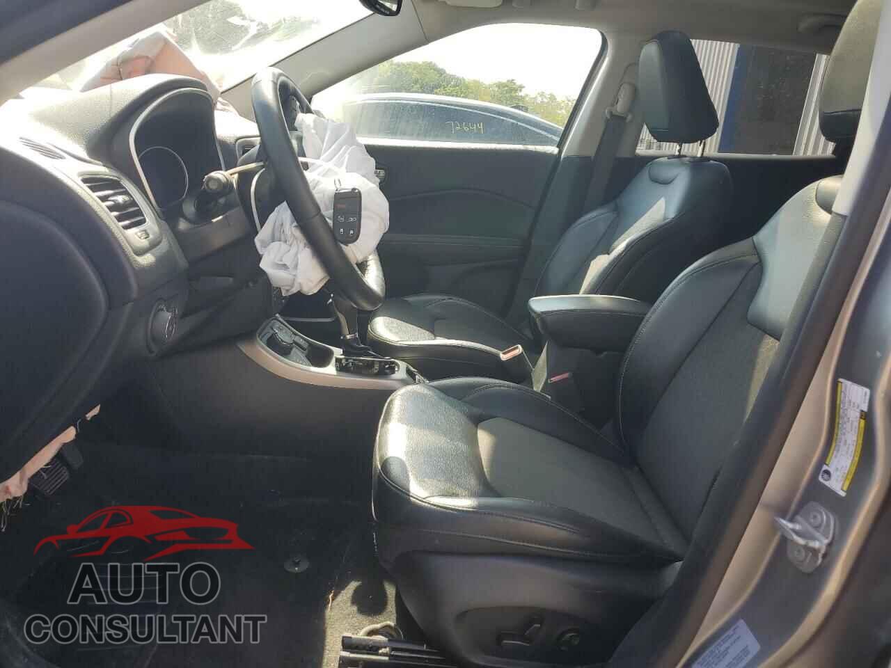 JEEP COMPASS 2018 - 3C4NJDBB3JT117004