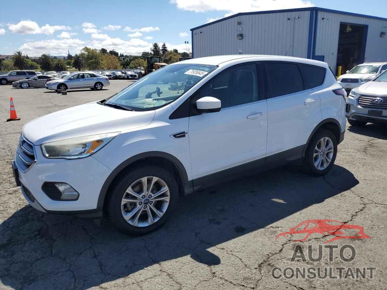FORD ESCAPE 2017 - 1FMCU0GD8HUF08372