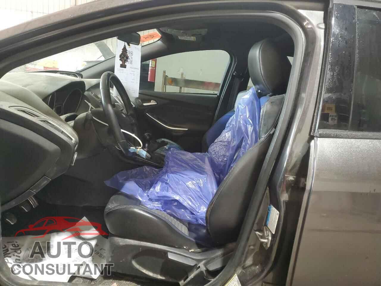 FORD FOCUS 2015 - 1FADP3L97FL328070