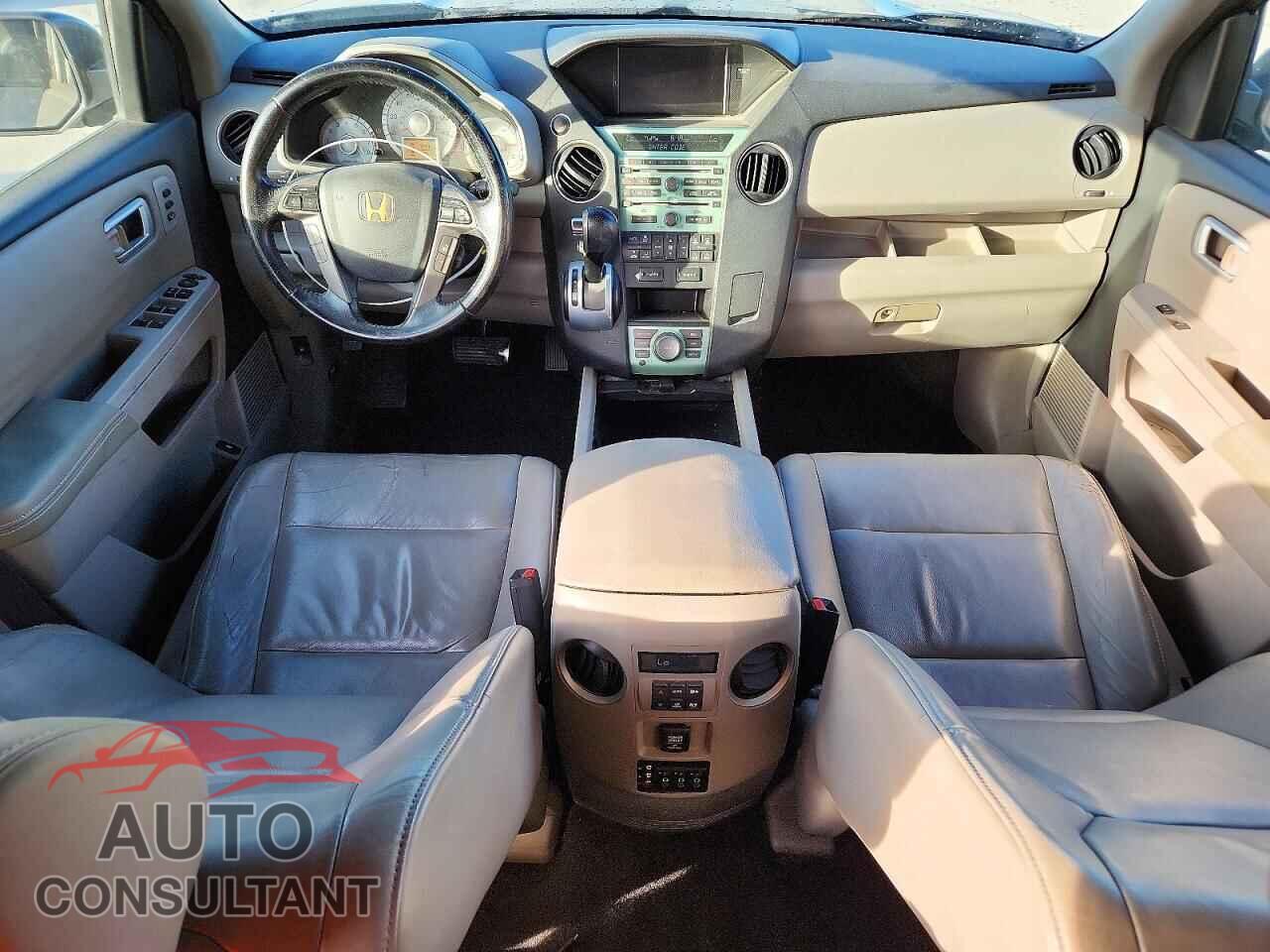 HONDA PILOT 2011 - 5FNYF3H96BB005889