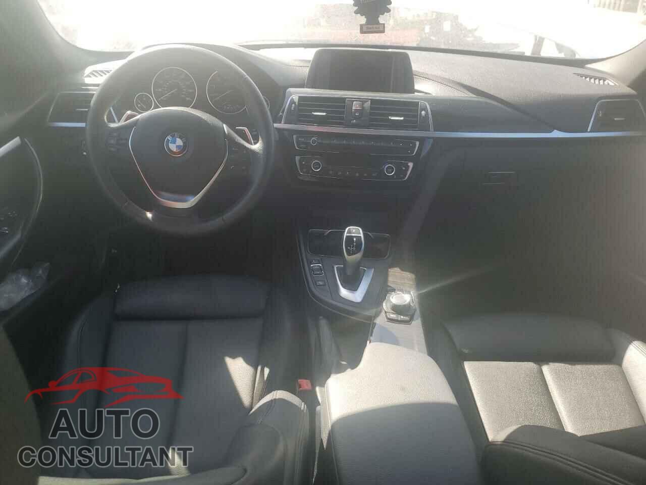 BMW 3 SERIES 2018 - WBA8B9C52JEE81575