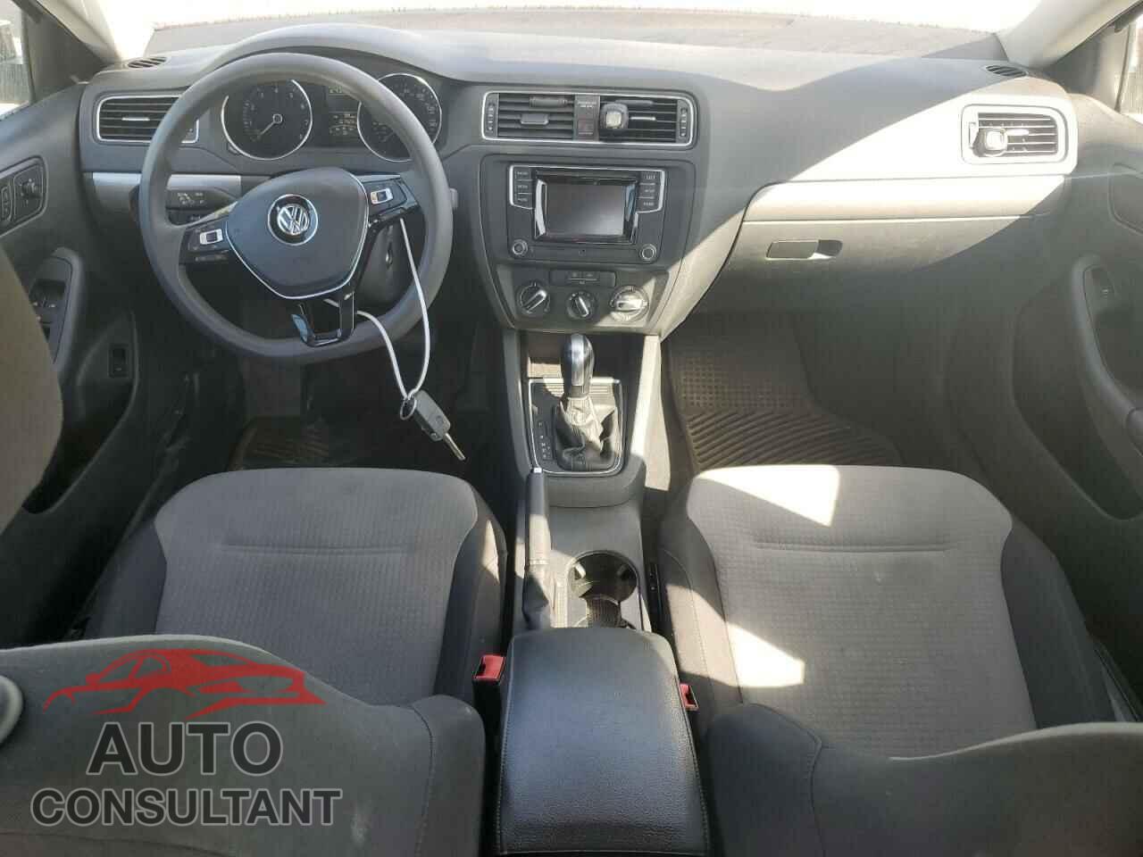 VOLKSWAGEN JETTA 2017 - 3VW2B7AJ5HM241089