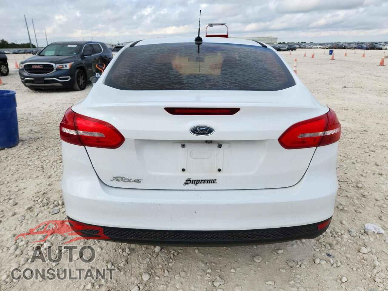 FORD FOCUS 2018 - 1FADP3E24JL277426