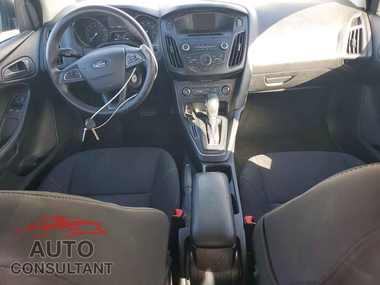 FORD FOCUS 2017 - 1FADP3E23HL230902
