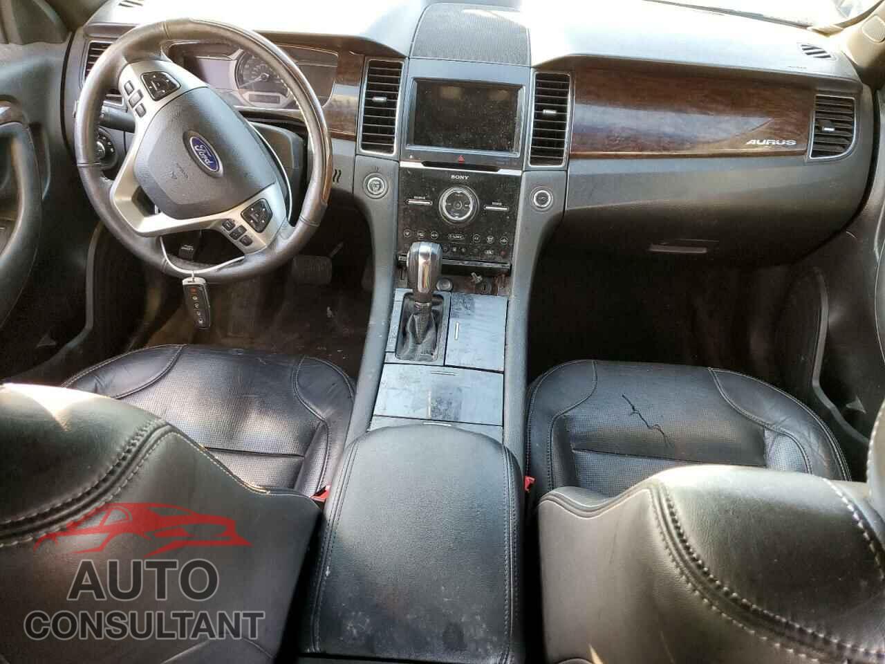 FORD TAURUS 2018 - 1FAHP2F89JG106260