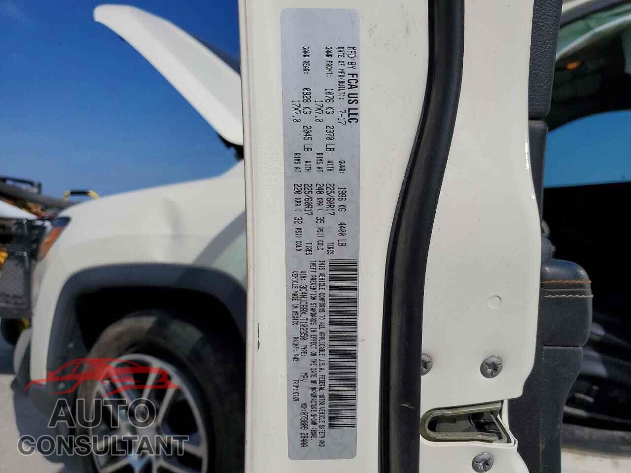 JEEP COMPASS 2018 - 3C4NJCBBXJT102350