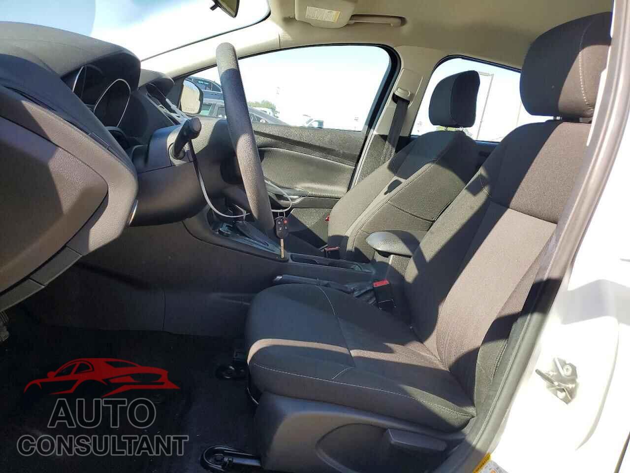 FORD FOCUS 2017 - 1FADP3F24HL304424