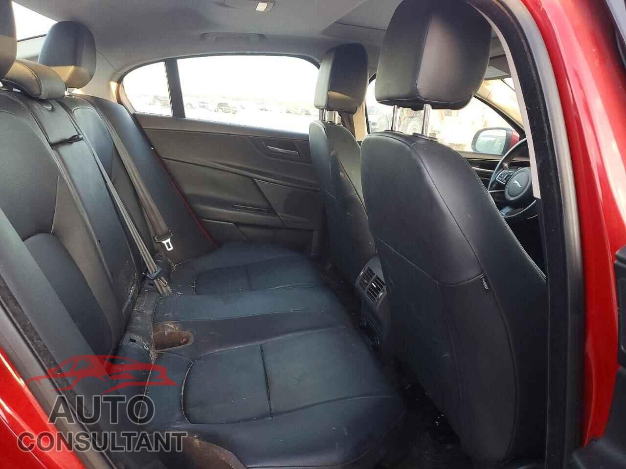 JAGUAR XE 2018 - SAJAJ4FX2JCP37814