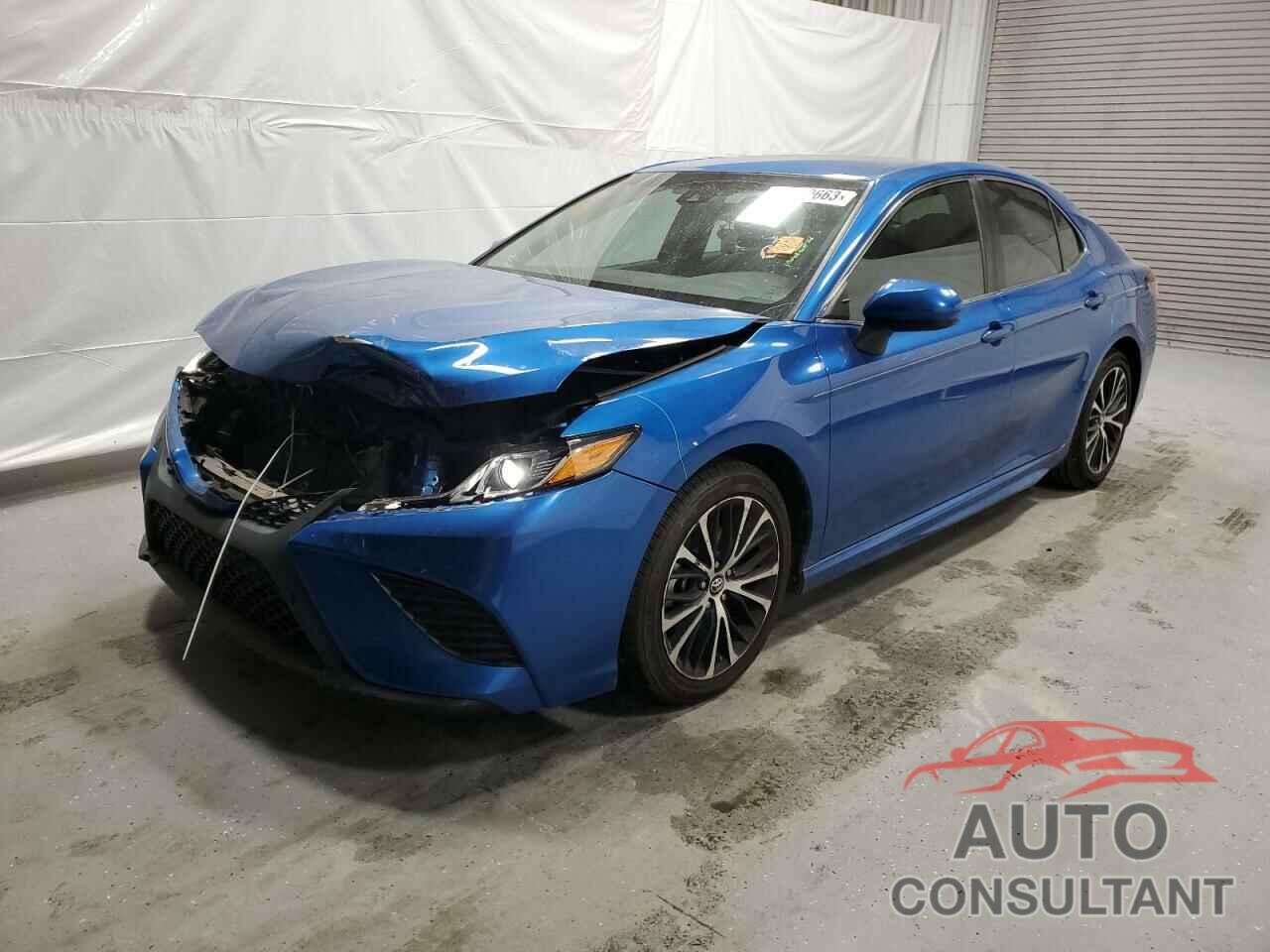 TOYOTA CAMRY 2018 - 4T1B11HK1JU090668