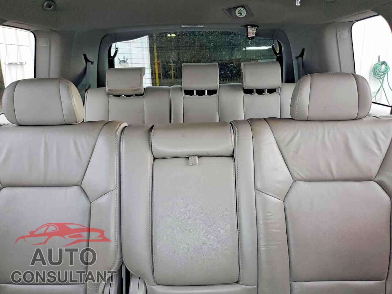 HONDA PILOT 2011 - 5FNYF3H58BB036672