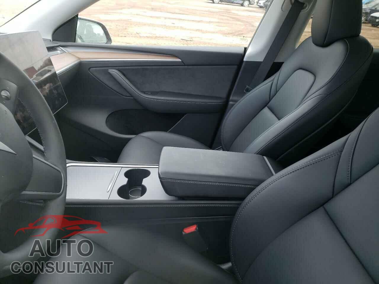 TESLA MODEL Y 2023 - 7SAYGAEEXPF848264