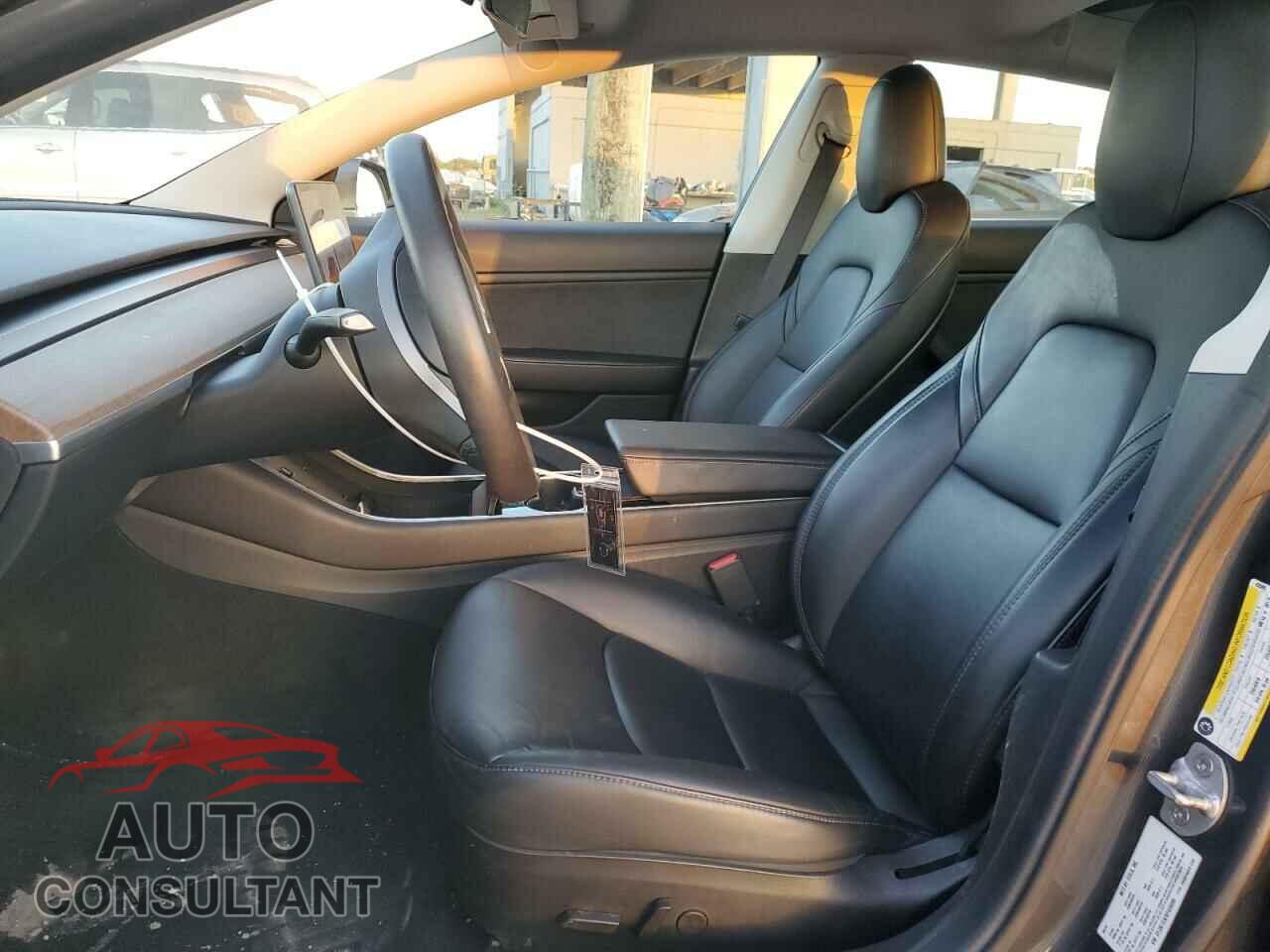 TESLA MODEL 3 2019 - 5YJ3E1EA2KF435595
