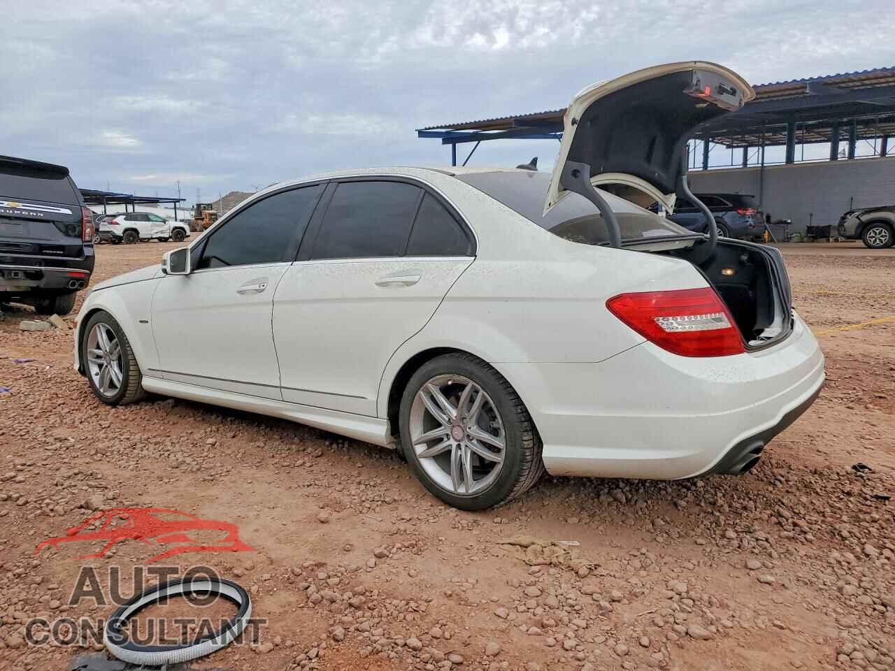 MERCEDES-BENZ C-CLASS 2012 - WDDGF4HB2CA613106