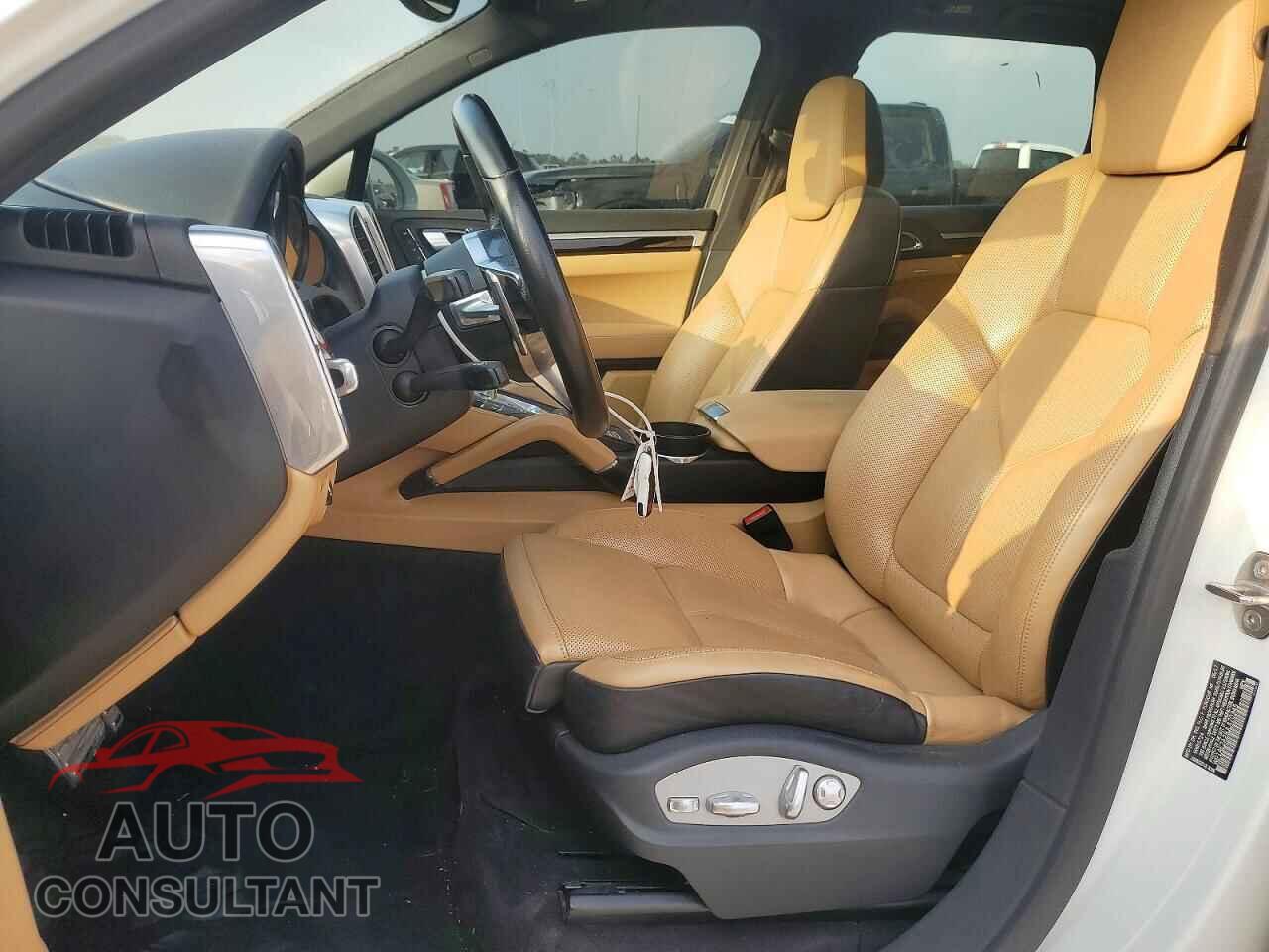PORSCHE CAYENNE 2018 - WP1AE2A28JLA70345