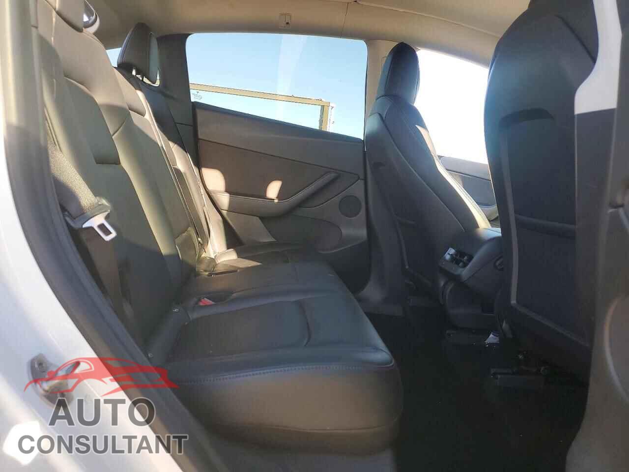 TESLA MODEL Y 2021 - 5YJYGDEE2MF196265