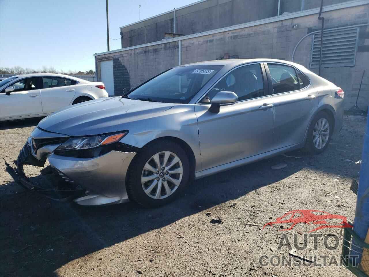 TOYOTA CAMRY 2018 - 4T1B11HK1JU638622